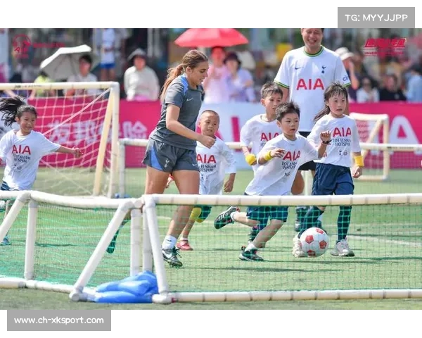 英超俱乐部社区活动，青少年足球训练营开展