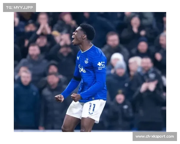 英超：埃弗顿1-1战平利兹联，巴里连场建功